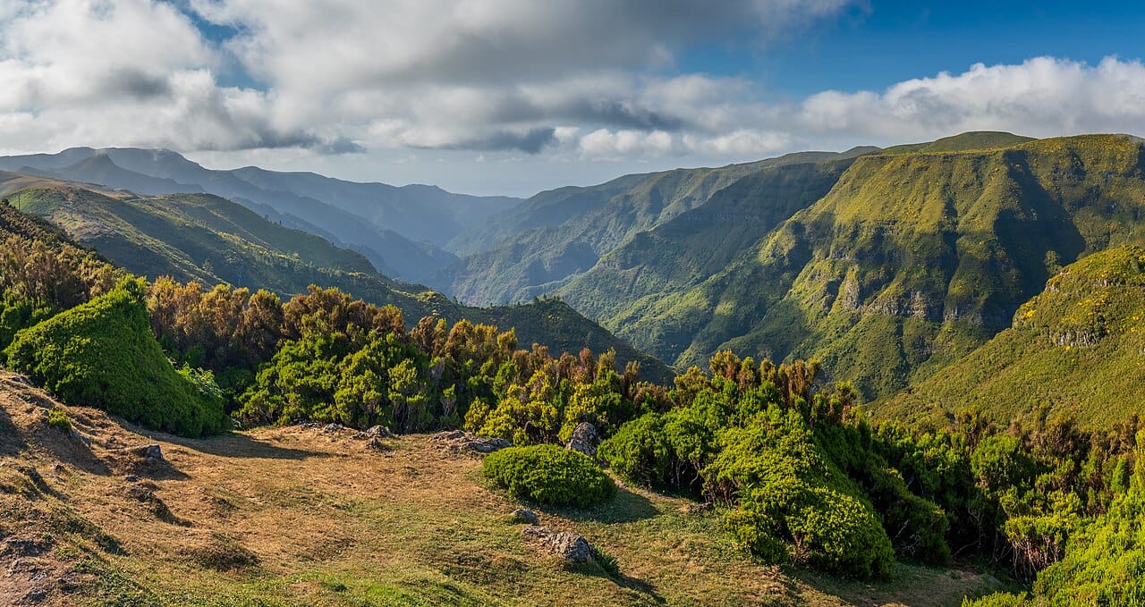 Green ridges and a deep valley below the Rabaçal viewpoint show the descent into the hiking area.